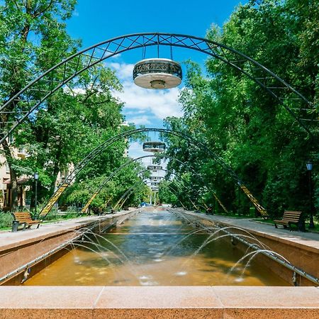 Nadezhda Apartments On Abylay Khan Ave 121 Almaty Bagian luar foto
