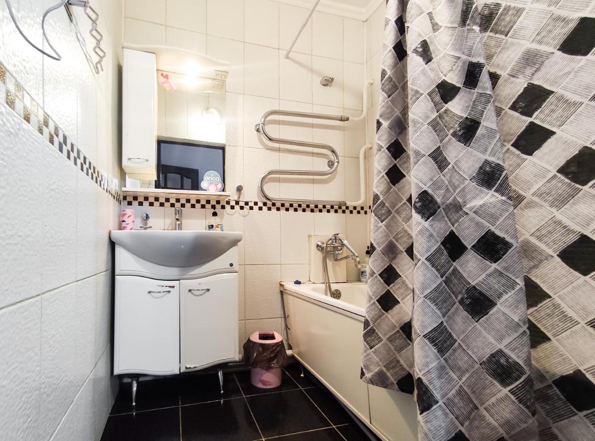 Nadezhda Apartments On Abylay Khan Ave 121 Almaty Bagian luar foto