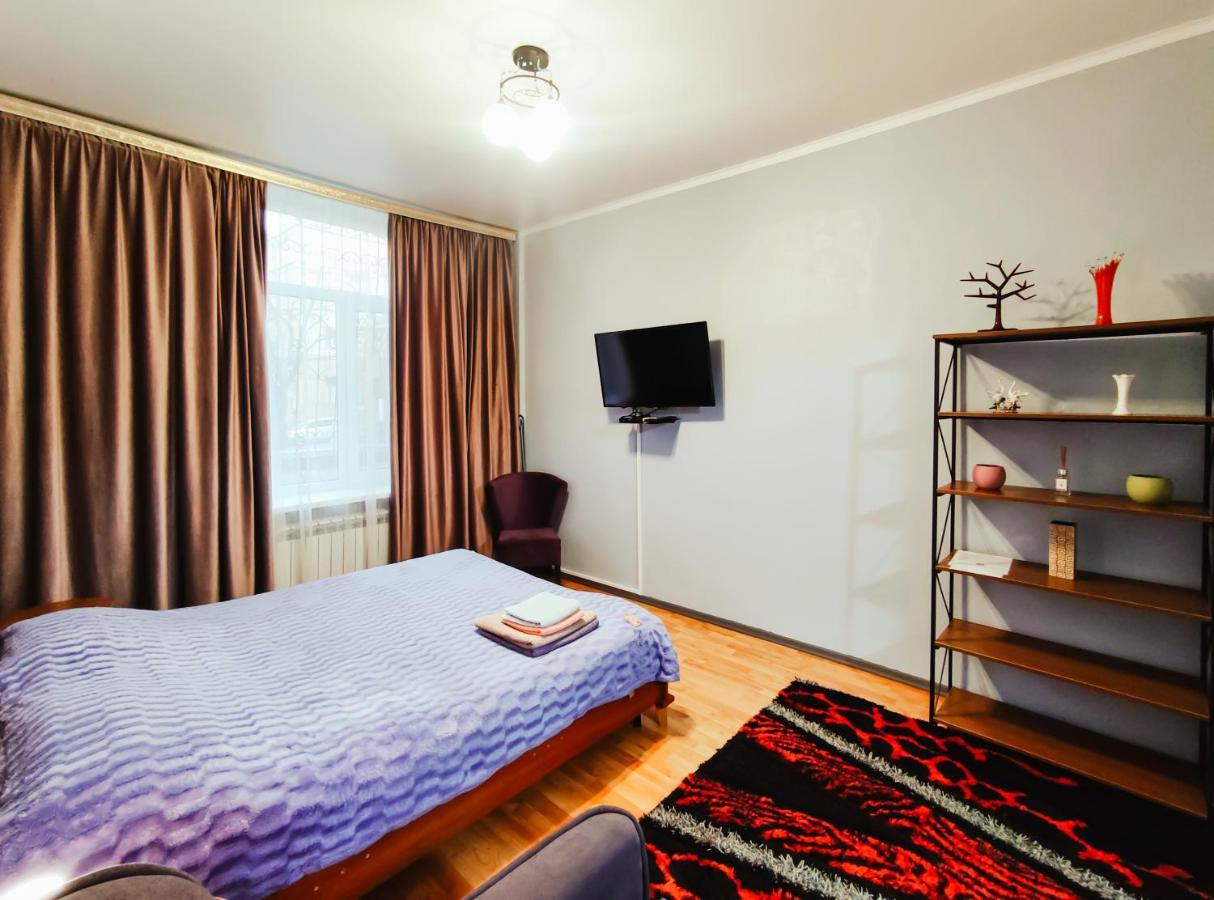 Nadezhda Apartments On Abylay Khan Ave 121 Almaty Bagian luar foto