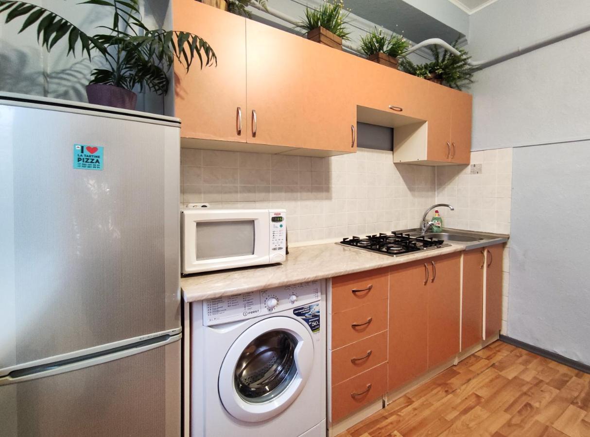 Nadezhda Apartments On Abylay Khan Ave 121 Almaty Bagian luar foto